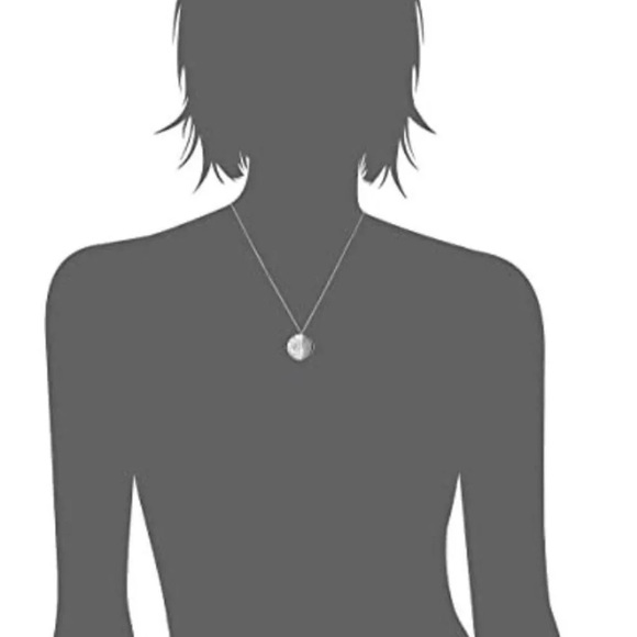 $78 Kate Spade mod scallop pave necklace
Silver tone - Picture 3 of 9